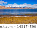 Rangkul lake and Pamir mountains near Murghab town, Tajikistan 143174590