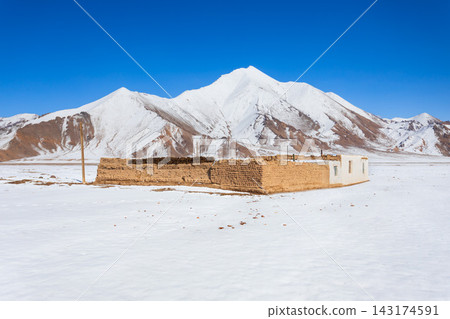 Beauty Pamir mountains near Murghab, the highest town in Tajikistan Beauty Pamir mountains near Murghab, the highest town in Tajikistan 143174591