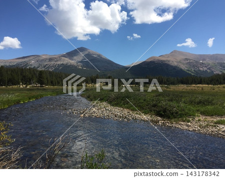 Crystal-clear rivers flowing through Tuolumne Meadows in Yosemite National Park, and distant mountain ranges. Crystal-clear rivers flowing through Tuolumne Meadows in Yosemite National Park, and distant mountain ranges. 143178342