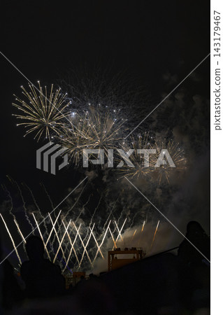 The lights intersecting with the fireworks of the Kita Ward Fireworks Festival 2026, as seen through the spectators. The lights intersecting with the fireworks of the Kita Ward Fireworks Festival 2026, as seen through the spectators. 143179467