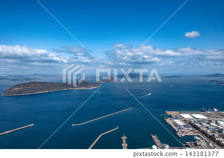 View of the islands from above Takamatsu Port, Kagawa Prefecture (aerial photograph) View of the islands from above Takamatsu Port, Kagawa Prefecture (aerial photograph) 143181377
