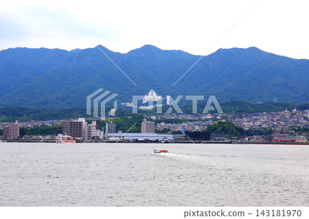 宮島, 嚴島神社, 安藝, 廣島, JR西日本宮島渡輪, 宮島街景, 嚴島神社大鳥居門, 廣島灣, 瀨戶內海 宮島, 嚴島神社, 安藝, 廣島, JR西日本宮島渡輪, 宮島街景, 嚴島神社大鳥居門, 廣島灣, 瀨戶內海 143181970