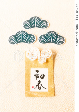Background material: Pine tree pattern and a small hanging scroll depicting early spring. 143183246