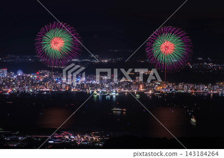 鹿兒島錦江灣夏夜大煙火大會:“九州煙火大師的夢幻大賽” 鹿兒島錦江灣夏夜大煙火大會:“九州煙火大師的夢幻大賽” 143184264