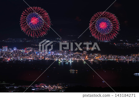 鹿兒島錦江灣夏夜大煙火大會:“九州煙火大師的夢幻大賽” 鹿兒島錦江灣夏夜大煙火大會:“九州煙火大師的夢幻大賽” 143184271