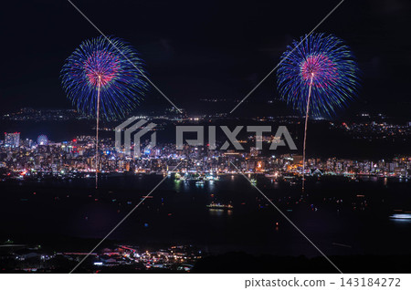 鹿兒島錦江灣夏夜大煙火大會：“九州煙火大師的夢幻大賽” 143184272