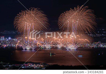 鹿兒島錦江灣夏夜煙火大會“音樂煙火” 鹿兒島錦江灣夏夜煙火大會“音樂煙火” 143184281