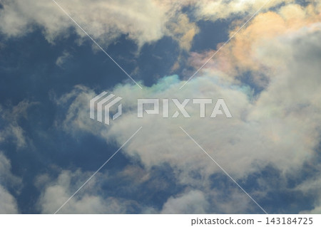 藍天白雲飄浮 藍天白雲飄浮 143184725