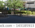 肯卡瓦河濱公園，有一座紅橋 143185913