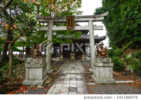 Myomido Kyoto's oldest guardian dog (Ibe guardian dog) Myomido Kyoto's oldest guardian dog (Ibe guardian dog) 143186078
