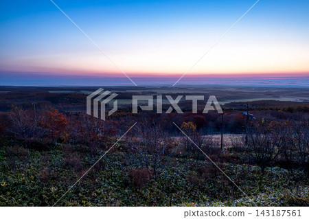 A sea of clouds and a pre-dawn view from Kaiyodai in Nakashibetsu, Hokkaido in autumn. A sea of clouds and a pre-dawn view from Kaiyodai in Nakashibetsu, Hokkaido in autumn. 143187561