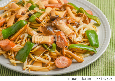 Stir-fried vegetables, yakisoba Stir-fried vegetables, yakisoba 143187596