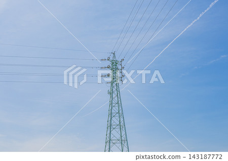 清爽的藍天和電線 清爽的藍天和電線 143187772