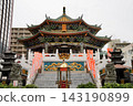 A vibrantly colored temple of Guan Yu 143190899