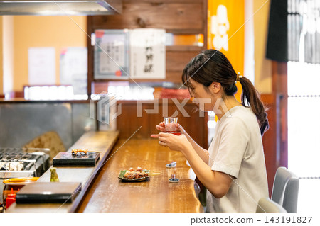 女性飲酒遊戲 143191827