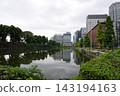 The Marunouchi skyline and lush green landscape reflected on the surface of the water in the Imperial Palace Outer Garden and Babasaki Moat. 143194163