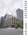A building construction site and crane for a large-scale redevelopment project underway in the Hibiya-Uchisaiwaicho area. 143194164
