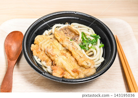 Microwave-cooked burdock tempura and meat udon Microwave-cooked burdock tempura and meat udon 143195036