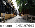 Charming cobblestone alleys of Kyoto 143197693