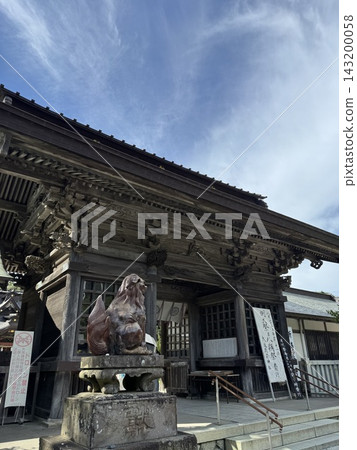 茨城縣大洗町磯崎神社海灘上的鳥居。 茨城縣大洗町磯崎神社海灘上的鳥居。 143200058