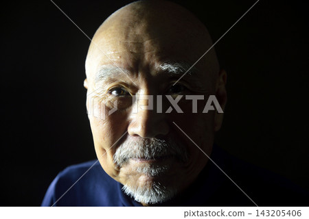 一位微笑的老人的特寫鏡頭 143205406
