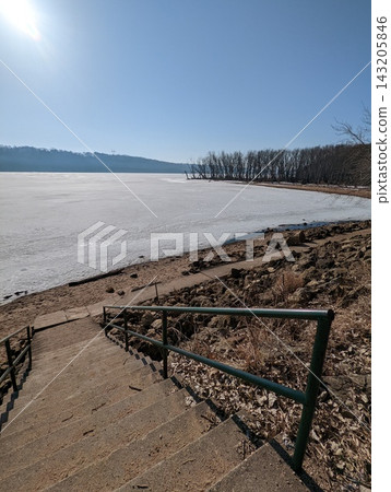 Scenic Winter View at Afton State Park Overlooking a Frozen Mississippi River. 143205846