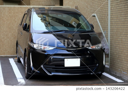 停放的黑色小貨車 停放的黑色小貨車 143206422