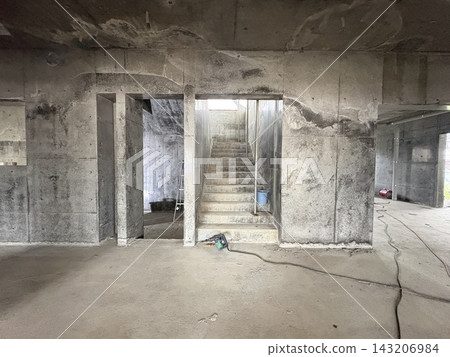 鋼筋混凝土建築的內部照片 鋼筋混凝土建築的內部照片 143206984