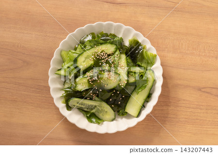 涼拌菜(黃瓜、生菜、海藻) 涼拌菜(黃瓜、生菜、海藻) 143207443