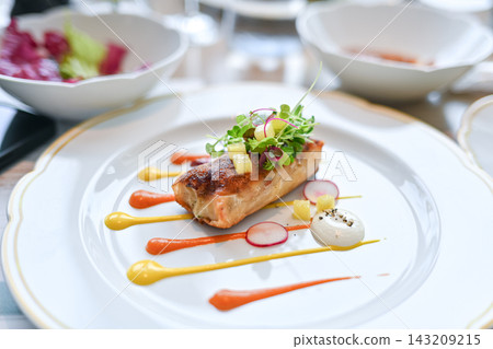 A colorful main dish from a luxury hotel lunch in Osaka's Umeda district [Hotel Lunch Photos] 143209215
