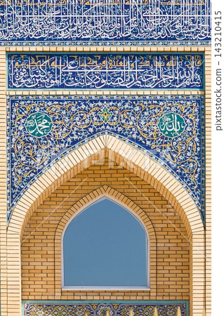 Beautiful Muslim mosque in blue skies and grass Beautiful Muslim mosque in blue skies and grass 143210415