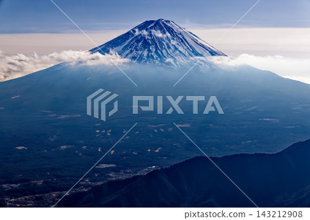 Mount Fuji in the afternoon as seen from the Shindo Pass observation deck. Mount Fuji in the afternoon as seen from the Shindo Pass observation deck. 143212908
