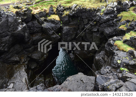 Volcanic chasm opening to the ocean water at Arnarstapi, Iceland 143213620