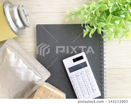 災害準備預算和儲備計算圖,以及災害準備用品的採購成本,包括筆記本、計算機、鋁製蒸煮袋和氣罐。 災害準備預算和儲備計算圖,以及災害準備用品的採購成本,包括筆記本、計算機、鋁製蒸煮袋和氣罐。 143213903