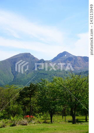From the grasslands of Ura-Bandai, Fukushima Prefecture, one can see Mount Bandai with its rugged slopes. From the grasslands of Ura-Bandai, Fukushima Prefecture, one can see Mount Bandai with its rugged slopes. 143213949