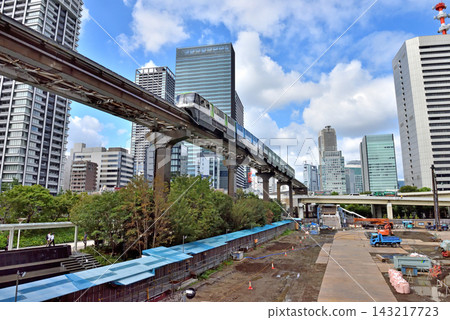 The Haneda Monorail Line, which runs on an elevated track, originates at Hamamatsucho Station. The Haneda Monorail Line, which runs on an elevated track, originates at Hamamatsucho Station. 143217723