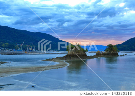 The Navy Road (Deep Blue Road) that appears at low tide - Etajima The Navy Road (Deep Blue Road) that appears at low tide - Etajima 143220118