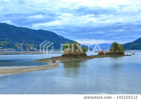 The Navy Road (Deep Blue Road) that appears at low tide - Etajima The Navy Road (Deep Blue Road) that appears at low tide - Etajima 143220122