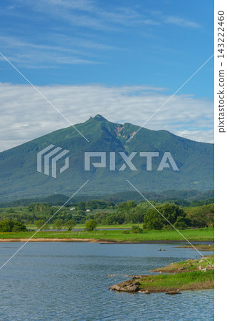青森縣津輕地區:回關水庫和磐岳 - 從水邊欣賞美麗的山景。 青森縣津輕地區:回關水庫和磐岳 - 從水邊欣賞美麗的山景。 143222460
