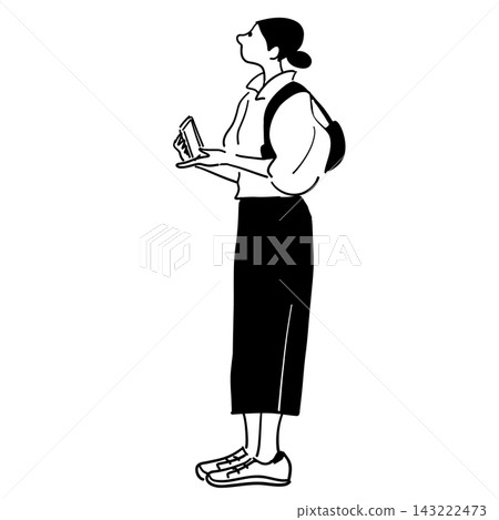 一位女子抬頭看著手機,全身線條畫。 一位女子抬頭看著手機,全身線條畫。 143222473