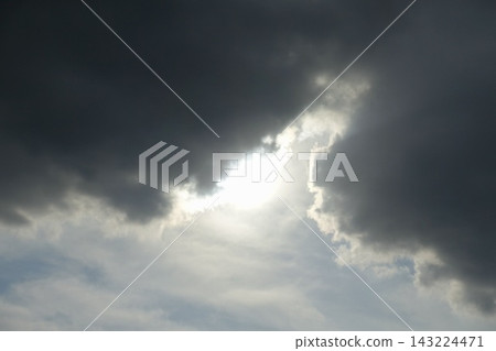 Sunlight shining through the cloudy sky Sunlight shining through the cloudy sky 143224471