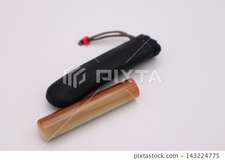Seal and case Seal and case 143224775