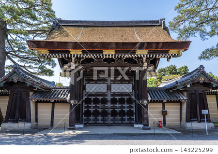 Kyoto Imperial Palace, South Gate: Kenreimon Gate (South Gate: the gate through which the Emperor makes his visits, and in recent years, the gate used to receive foreign dignitaries) Kyoto Imperial Palace, South Gate: Kenreimon Gate (South Gate: the gate through which the Emperor makes his visits, and in recent years, the gate used to receive foreign dignitaries) 143225299