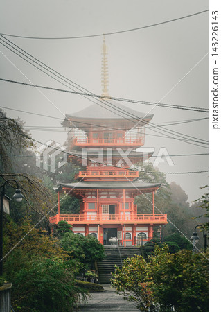 The fantastical scenery of Nachi Falls and the three-story pagoda, a World Heritage site, shrouded in morning mist. The fantastical scenery of Nachi Falls and the three-story pagoda, a World Heritage site, shrouded in morning mist. 143226143