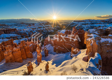 Bryce Canyon National Park at sunrise in Winter, Utah, USA 143226586