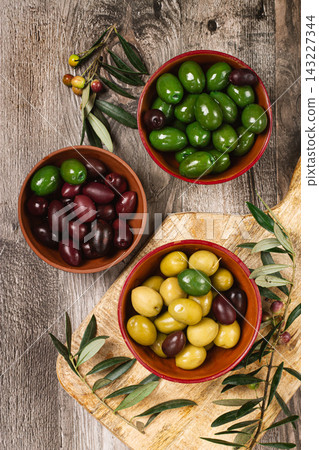 a mixture of olives, varieties of chalkidiki, Verdi giganti and Kalamata, in a bowl, top view, no people, a mixture of olives, varieties of chalkidiki, Verdi giganti and Kalamata, in a bowl, top view, no people, 143227344
