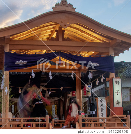 富山市、府中町、中名、熊野神社、越中兒童舞、舞獅 富山市、府中町、中名、熊野神社、越中兒童舞、舞獅 143229898