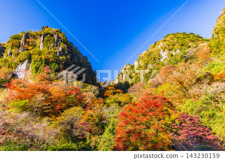 Yabakei, Oita Prefecture: A valley dyed in autumn colors. Yabakei, Oita Prefecture: A valley dyed in autumn colors. 143230159