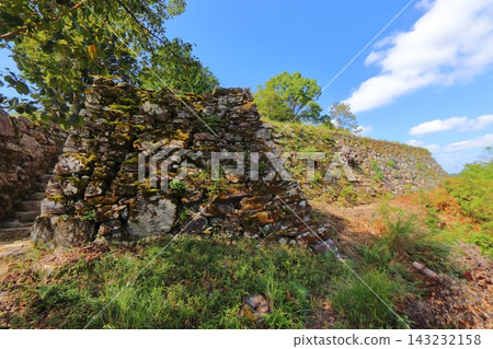 一宮城(德島市,德島縣)主城遺址前的粗糙石牆 一宮城(德島市,德島縣)主城遺址前的粗糙石牆 143232158