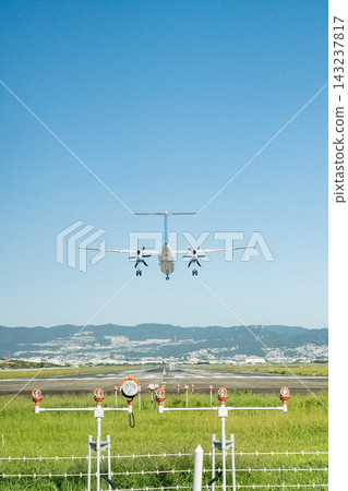 「大阪府」（九月）[飛機] 從伊丹機場旁的豐中翼公園看到的飛機起降景象 143237817